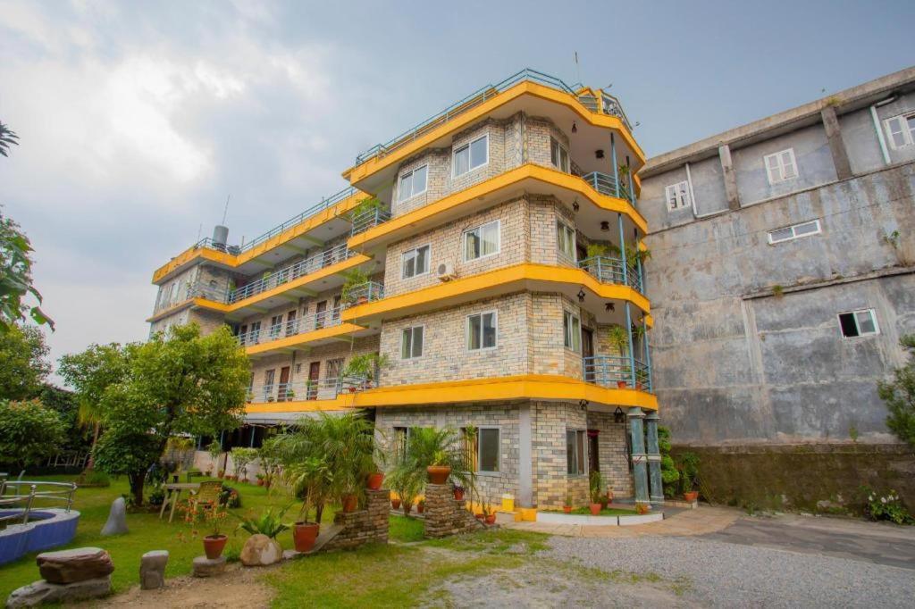 Spot On 445 New Hotel Natureland Pokhara Eksteriør bilde